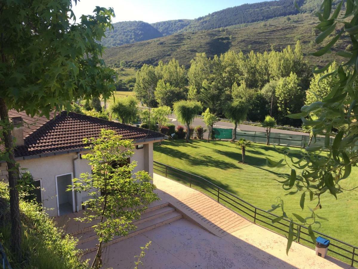 Apartamento Ezcaray Con Piscina ソラキン エクステリア 写真