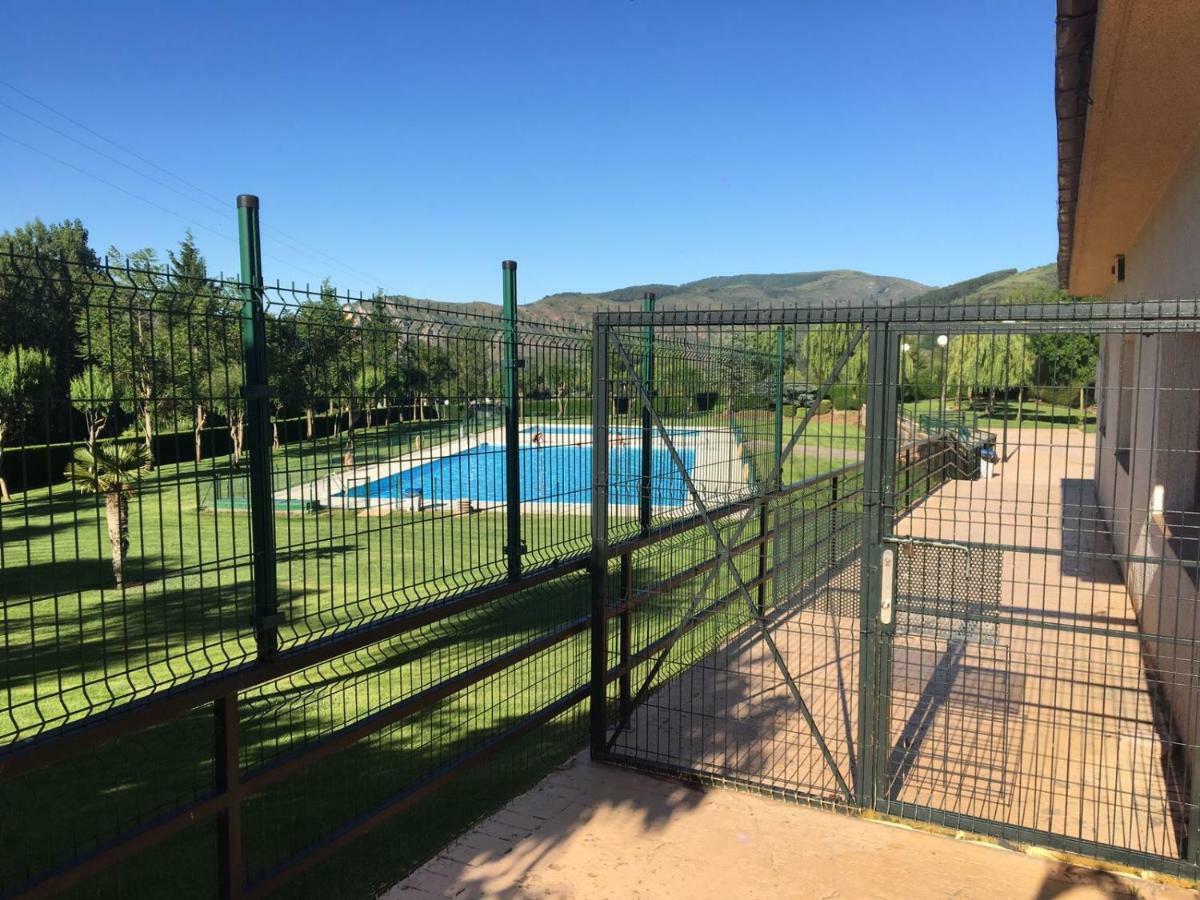 Apartamento Ezcaray Con Piscina ソラキン エクステリア 写真