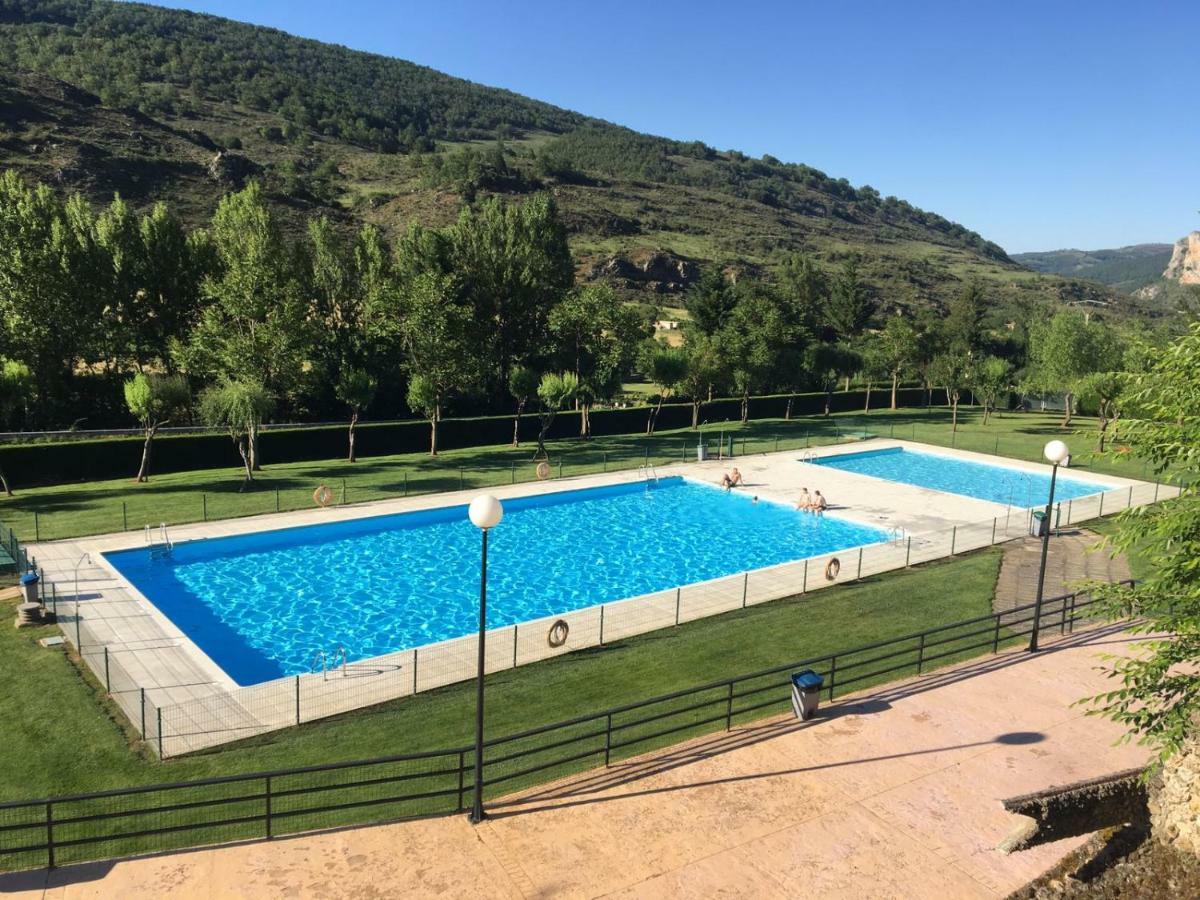Apartamento Ezcaray Con Piscina ソラキン エクステリア 写真