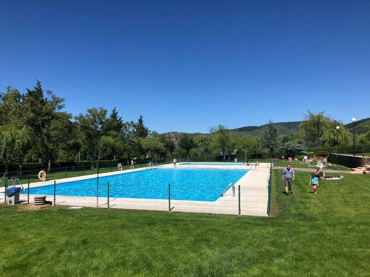 Apartamento Ezcaray Con Piscina ソラキン エクステリア 写真