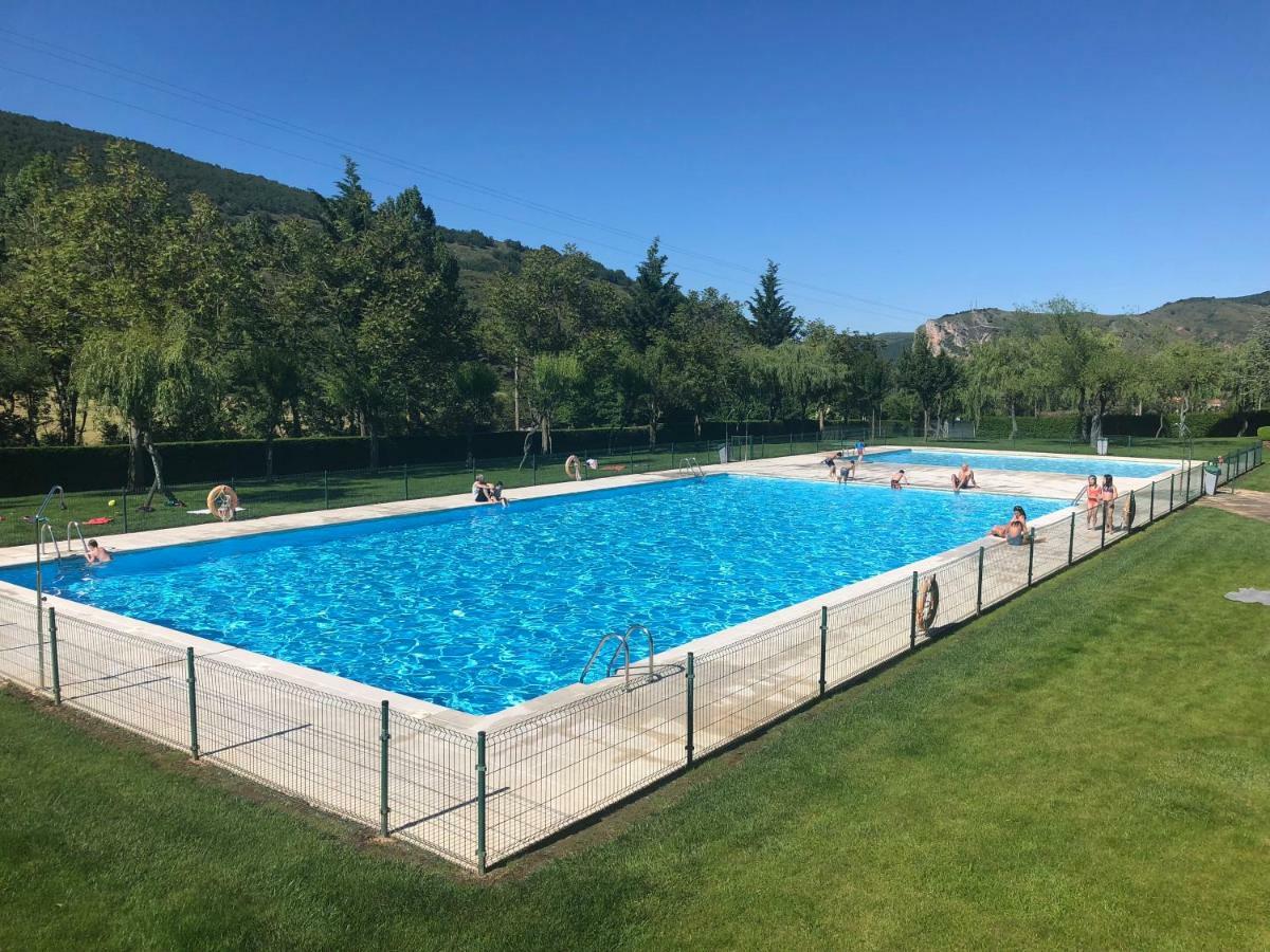 Apartamento Ezcaray Con Piscina ソラキン エクステリア 写真